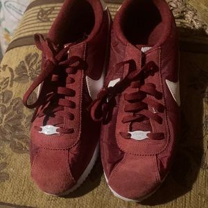EUC Men’s Size 8, Women’s Size 10 Nike Cortez.